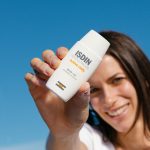 ضد آفتاب و ضد لک بدون رنگ ایزدین مدل Active Unify مناسب پوست های نرمال تا خشک SPF50 حجم 50میل